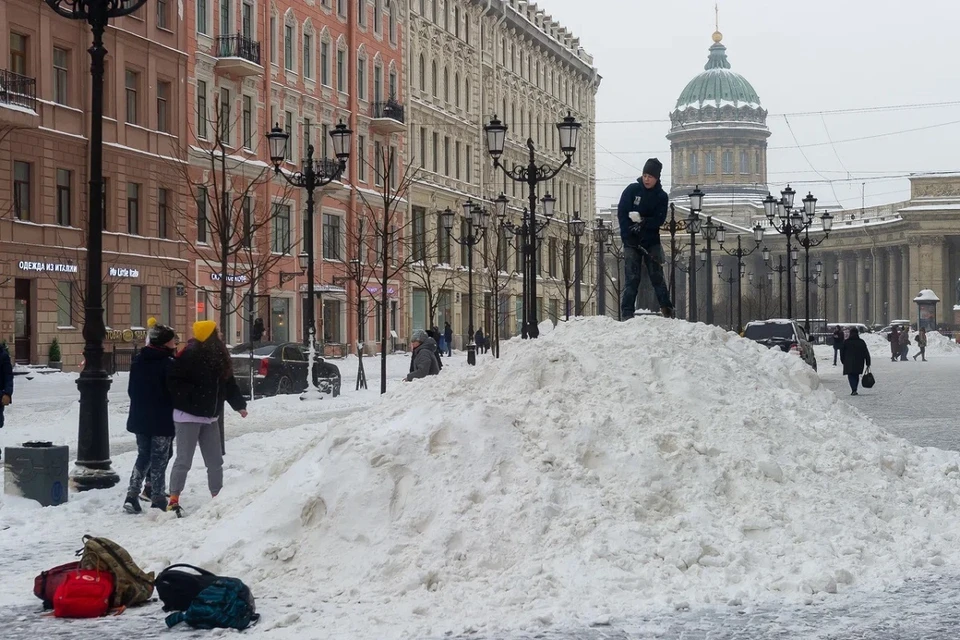 Всего с городских дворов вывезли больше 101 тысячи кубометров снега