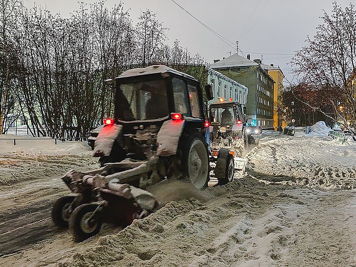 Дороги закрыты, во дворах – каша: в Мурманской области метель создала  транспортный коллапс - KP.RU