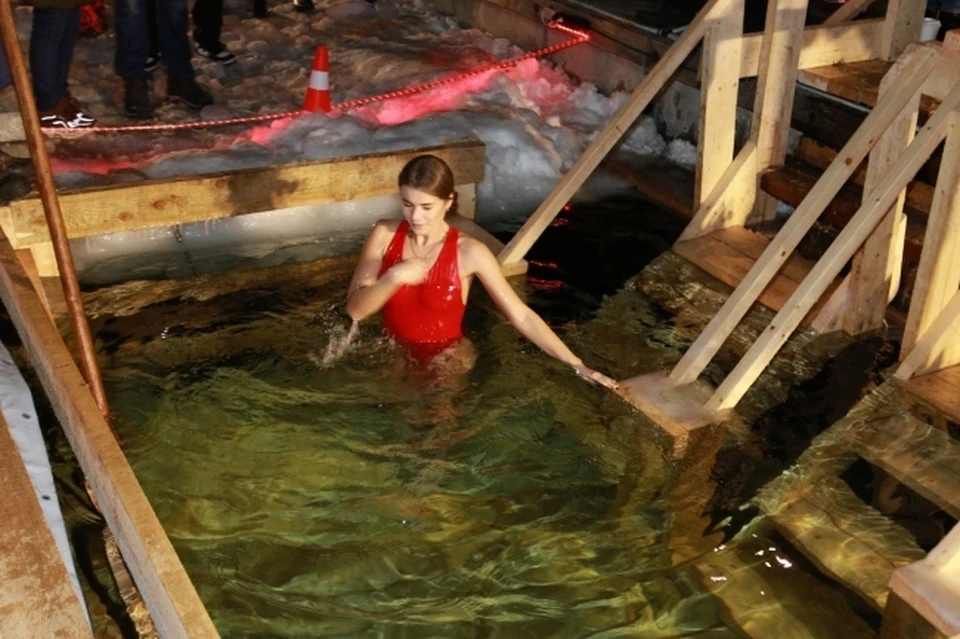 На Крещение погружаются в ледяную воду более 10 тысяч волгоградцев.