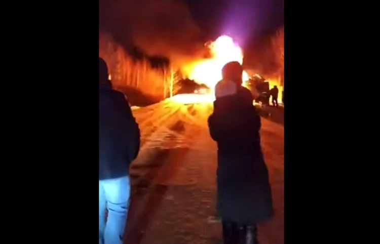 В Тульской области загорелся и взорвался Mitsubishi Lancer