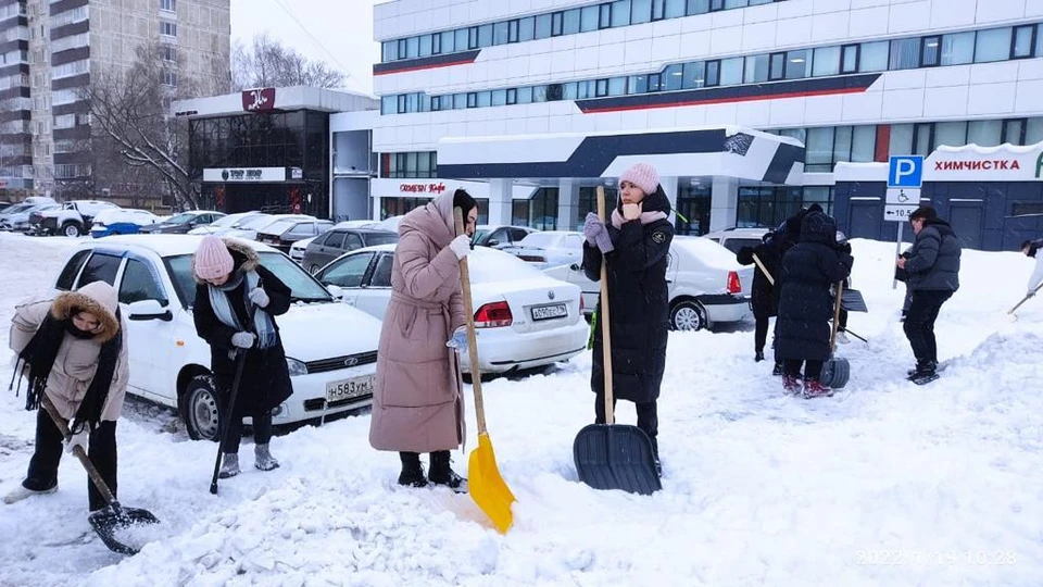 Администрация города замечает, что уборка осадков производится сотрудниками МУП ПАД и Горзеленхоз ежедневно. Фото: nabchelny.ru
