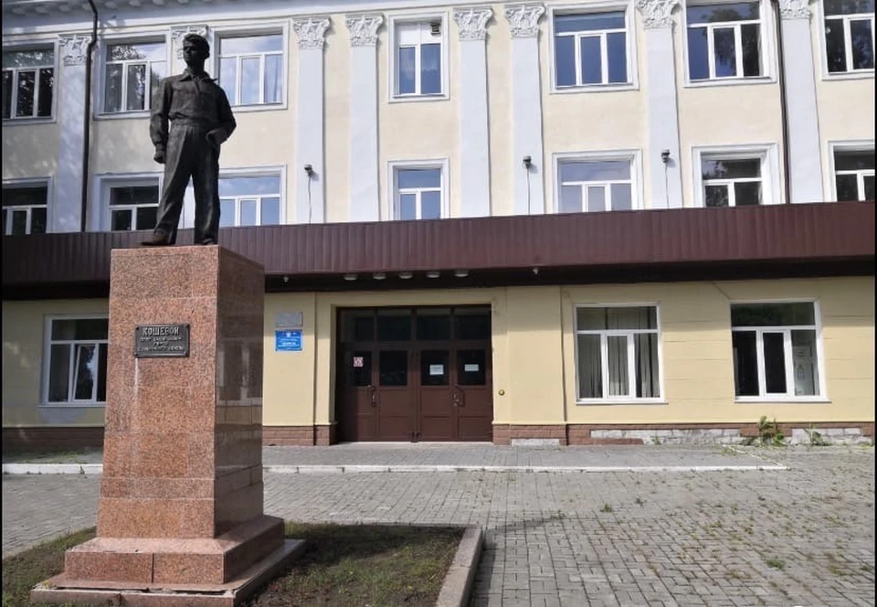 Торги проводятся на полную сумму, которая необходима для проведения ремонта школы. Фото: 2ГИС