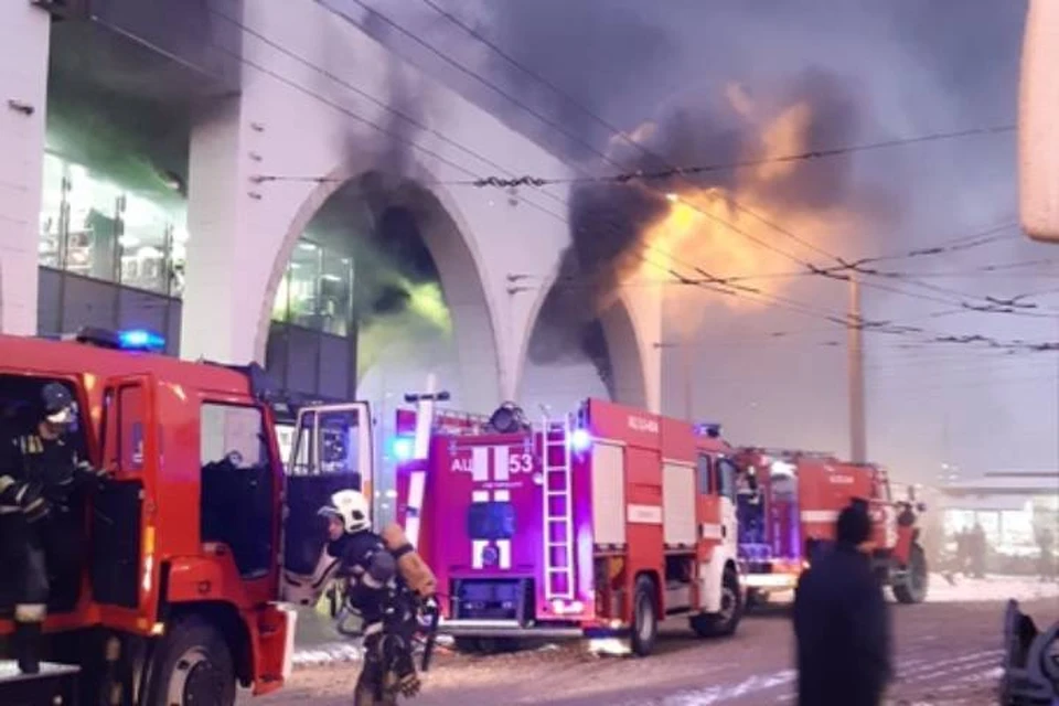 Пожар произошел на станции метро "Старая Деревня" в Петербурге