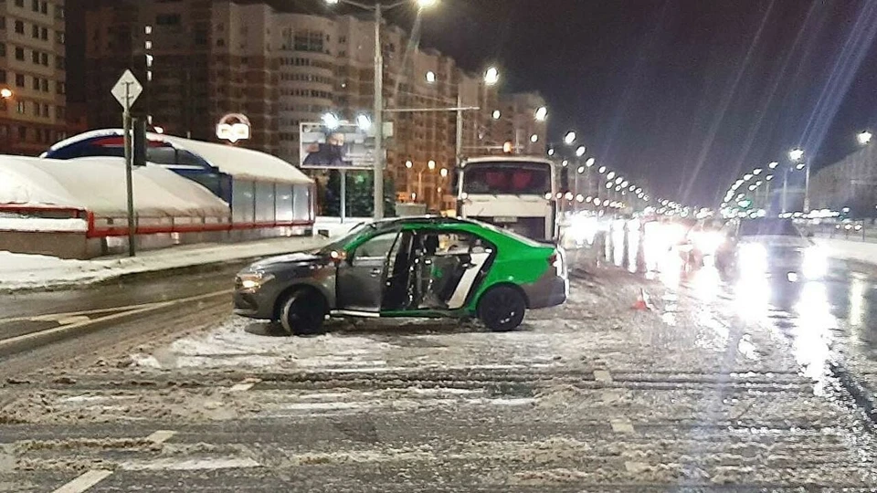 В ДТП пострадал водитель каршеринга и его пассажир. Фото: УГАИ ГУВД Мингорисполкома