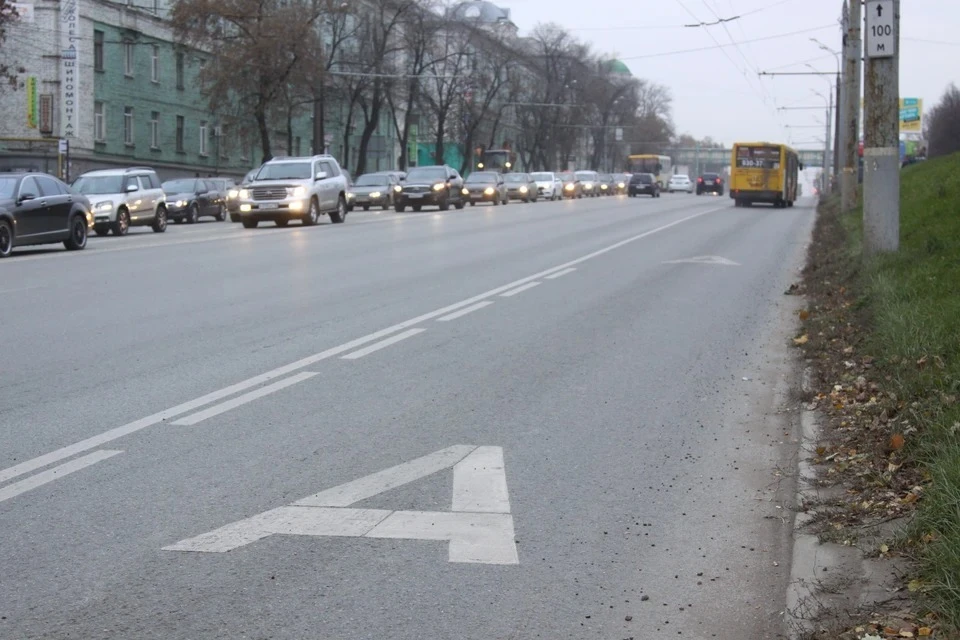 Выделенные полосы могут появиться на участках пяти городских улиц. Фото: Сергей Грачев