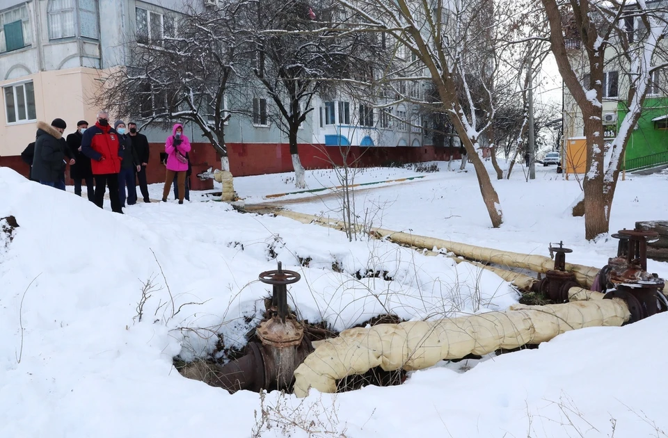 Керчане пожаловались главе Крыма на состояние придомовых площадок. Фото: пресс-служба главы РК