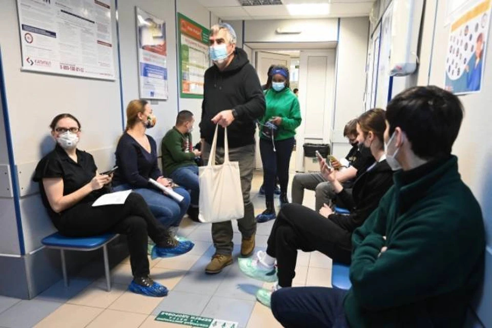 В поликлиниках кировские врачи принимают более чем по три тысячи человек ежедневно