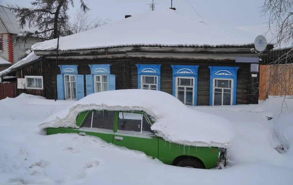 Снег на этот раз в деревнях навалило в избытке.