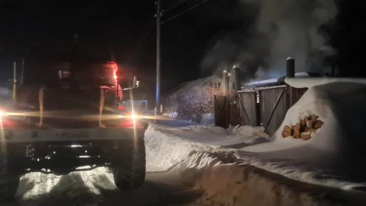В Красноярском крае при пожаре в доме погибли три человека