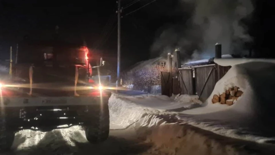 В Красноярском крае при пожаре в доме погибли три человека. Фото: МЧС по Красноярскому краю