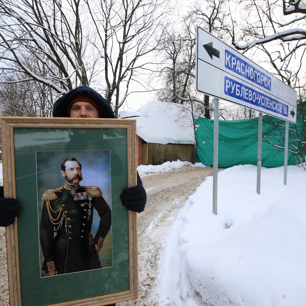 В Подмосковье единственную усадьбу рода Романовых закрыли четырехметровым  забором - KP.RU