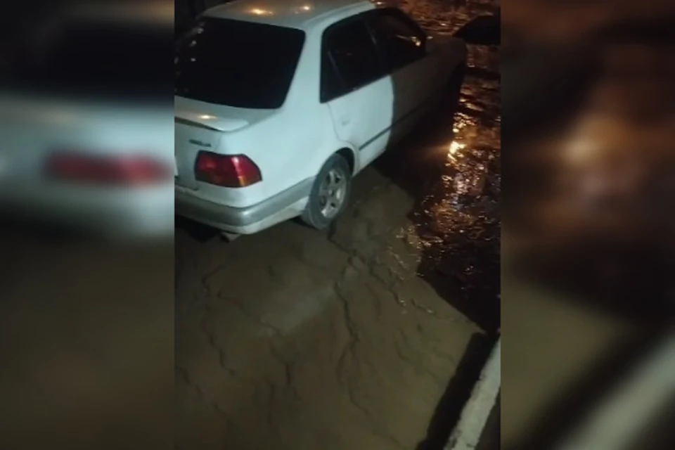 Потоп возник из-за засора. Фото: принтскрин видео.
