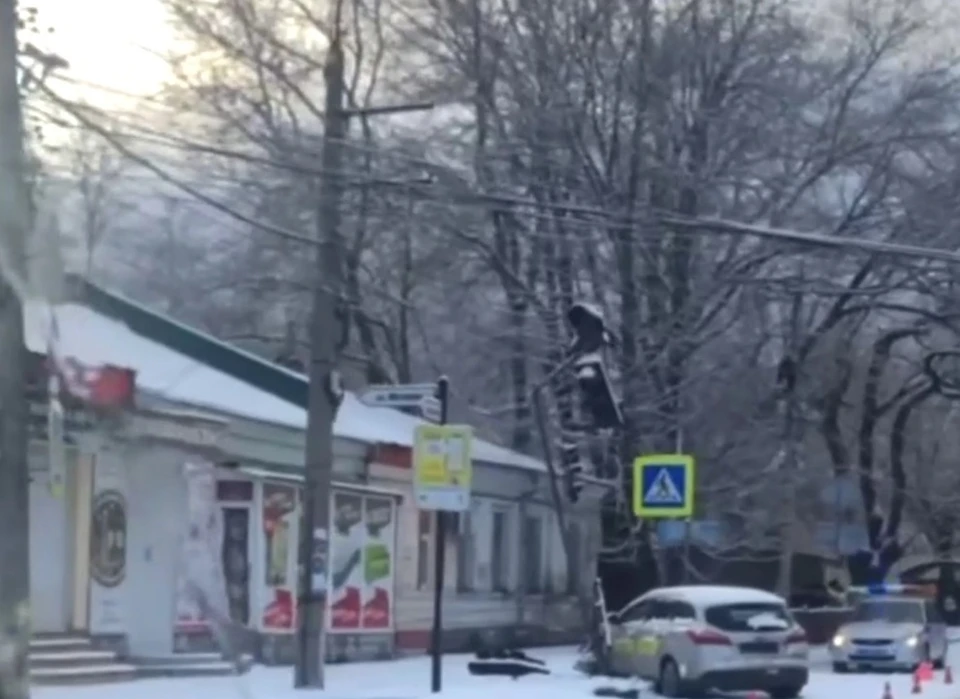 ДТП на улице Маяковского: Фото: кадр видео от Автопартнер Крым Севастополь ДТП/VK