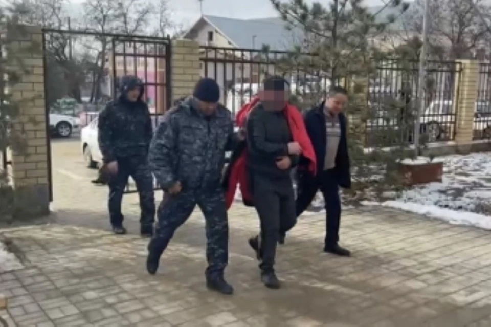 При обыске дома подозреваемого нашли автомат Калашникова. Фото: СК России по Республике Калмыкия