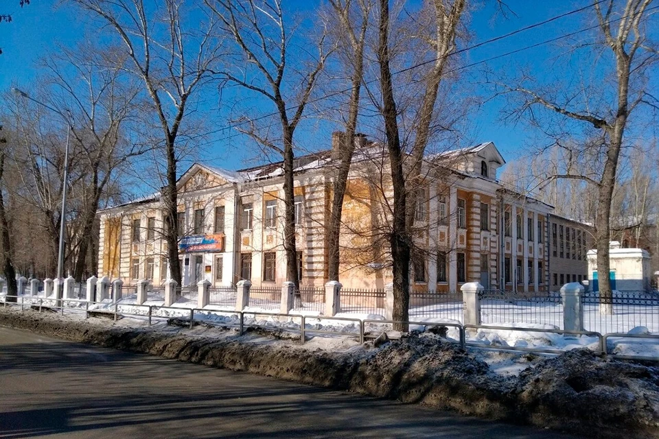 Самарская школа №8 стала центром большого скандала. Фото: Яндекс.Карты.