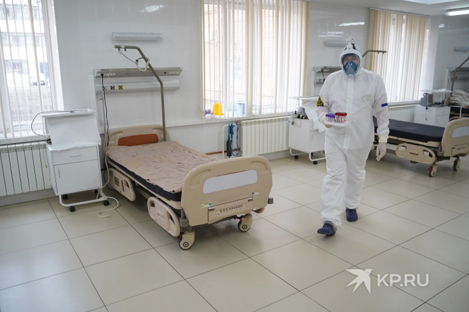 Детей стали переводить на дистант из-за роста заболеваемости коронавирусом.