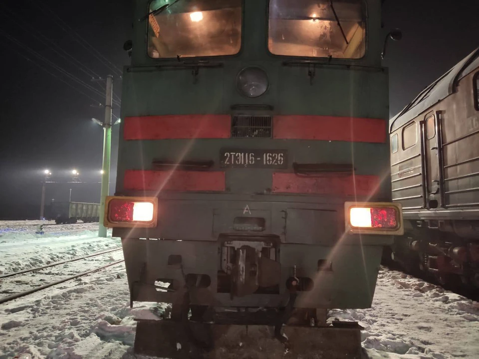 В Тобольске горел локомотив. Фото - Уральская транспортная прокуратура.