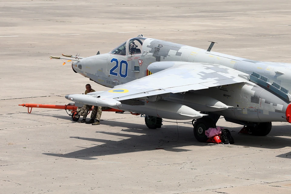 Штурмовик Су-25 ВВС Украины на базе под Николаевом.
