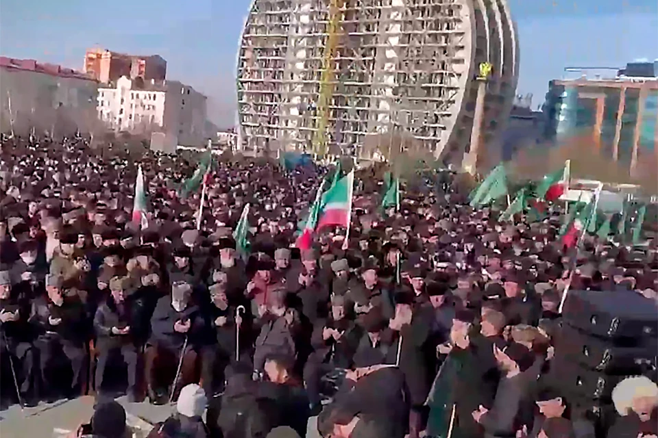 Грозный вышел. Жители Грозного. Жители Грозного вышли на митинг. Грозный судья. Митинг в Грозном.