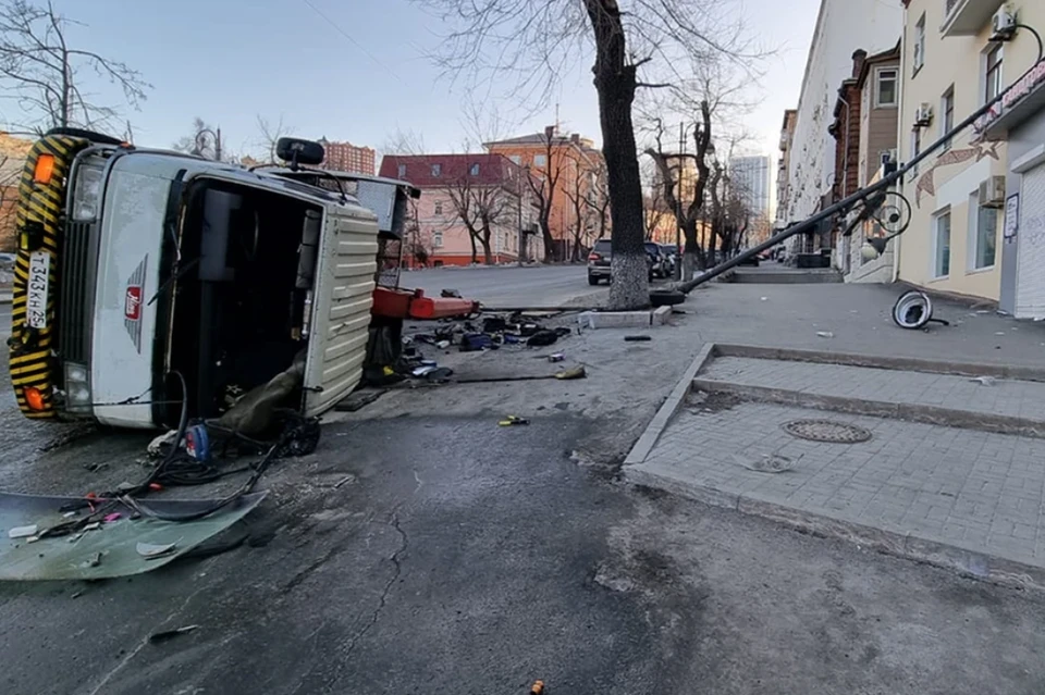 Мужчина не справился с управлением машины. Фото: пресс-служба МУПВ ВПЭС.
