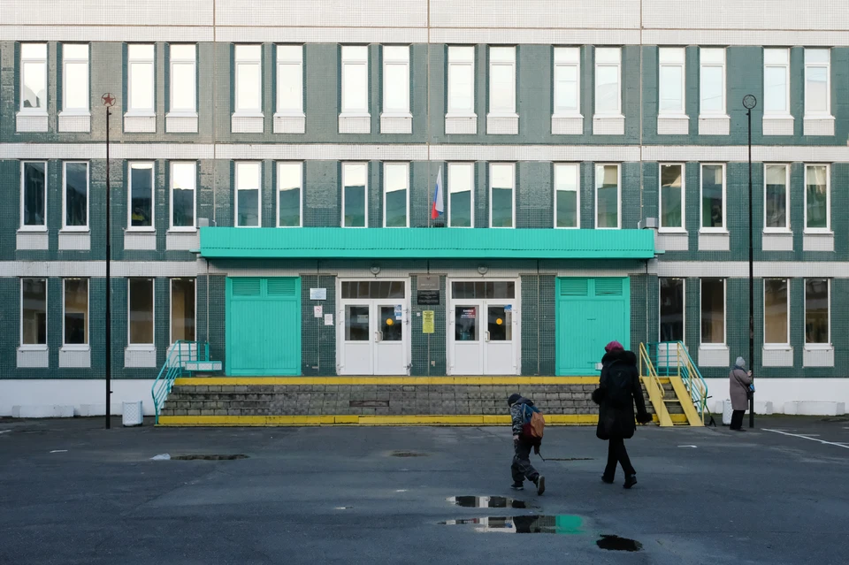 Скандал с увольнением учительницы привлек внимание депутата Заксобрания.