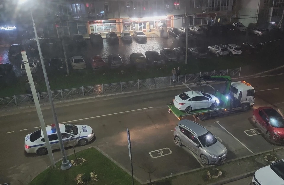 В Севастополе инвалиду пришлось вызвать полицию, чтобы припарковать машину. Фото: Подслушано в Севастополе/vk