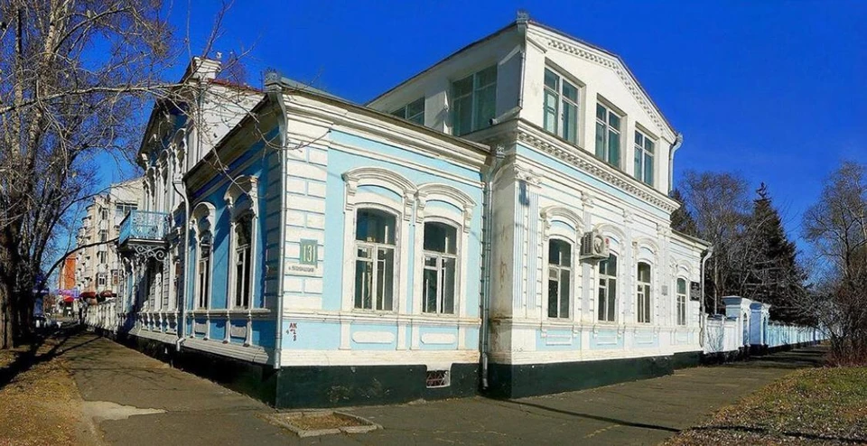 В 2022 году в Благовещенске отремонтируют несколько старинных зданий, в том числе выставочный центр «Дом Котельникова». Фото: пресс-служба правительства Амурской области.