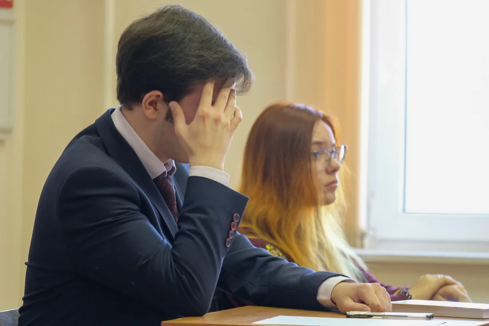 Смольный не будет продлять удаленку для старшеклассников в Петербурге