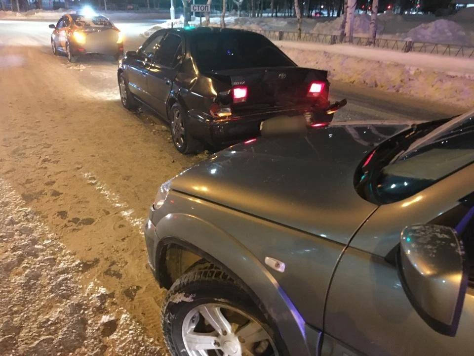 В Нижневартовске пьяный водитель «Шевроле» спровоцировал аварию Фото: УГИБДД России по ХМАО-Югре