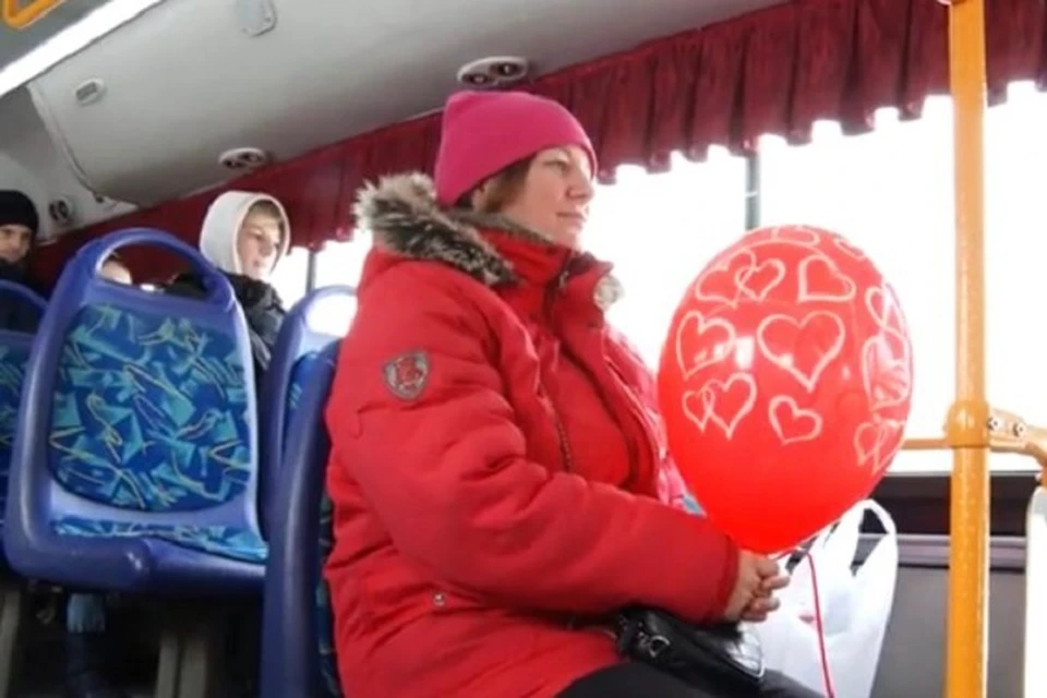Колёса любви: романтический автобус курсирует по Хабаровску