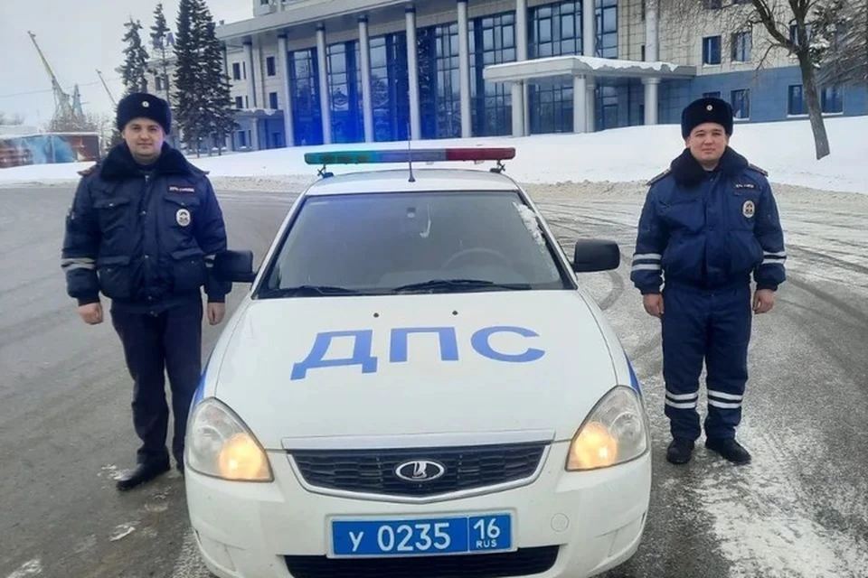 Капитан полиции Марат Емеков и старший лейтенант полиции Айнур Гараев. Фото: пресс-служба УМВД РФ по Казани