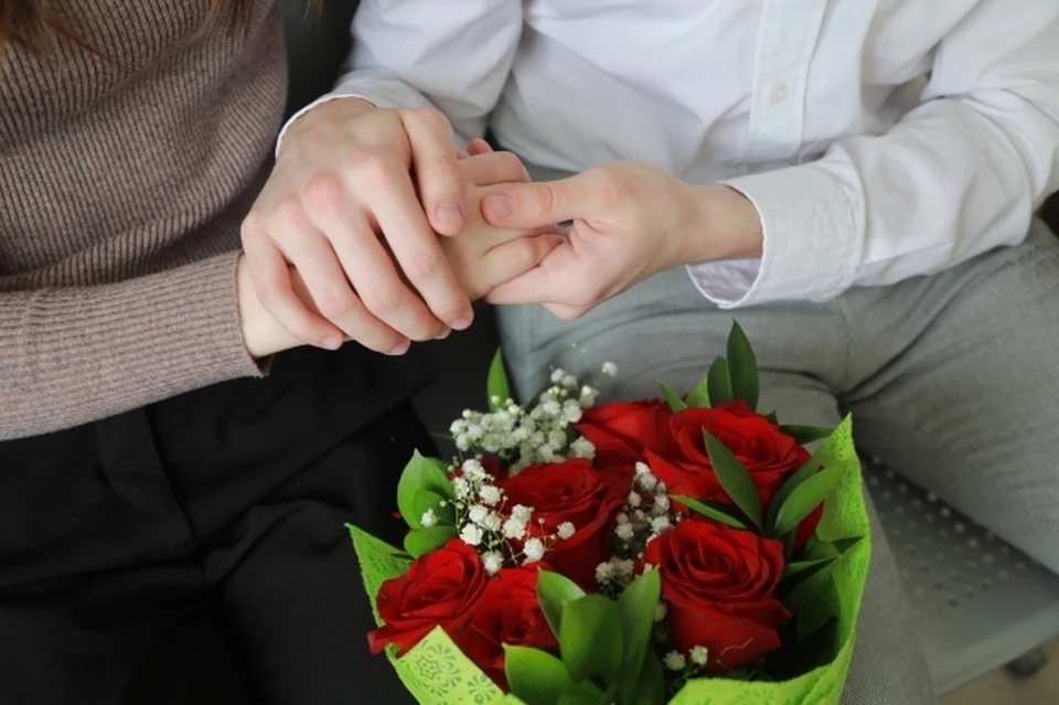 Ростовчанки готовы платить за свидание и цветы от пяти тысяч рублей