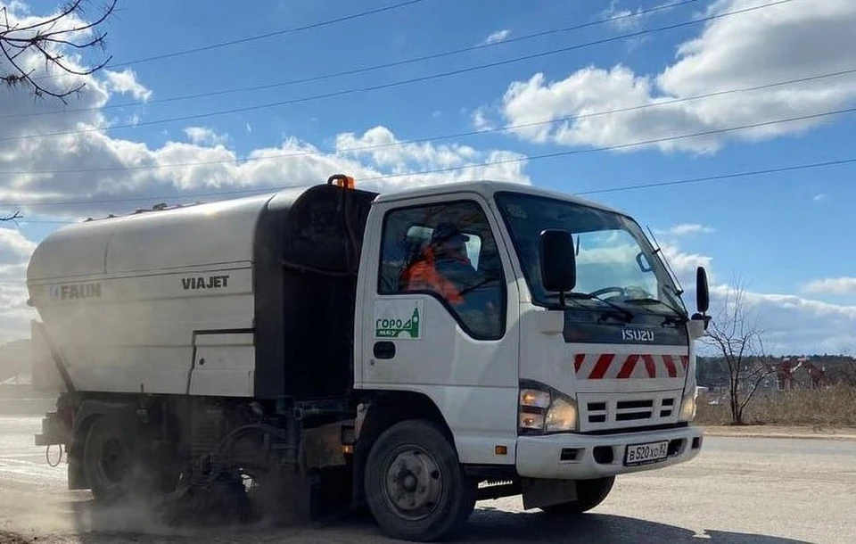 Власти закупят новую технику для уборки улиц. Фото: пресс-служба администрации Симферополя
