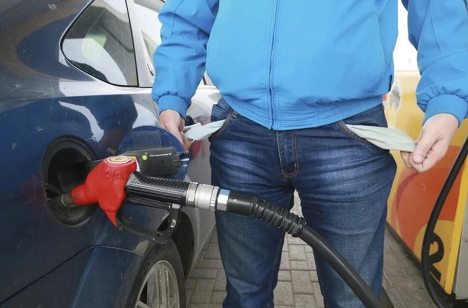 Скоро у автовладельцев закончатся деньги на покупку топлива. Фото: соцсети
