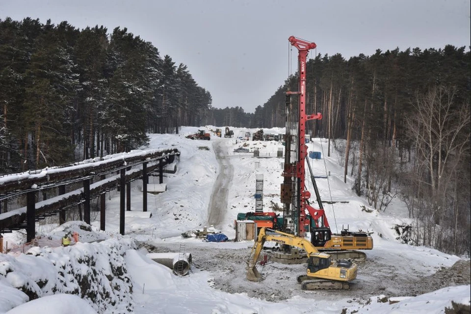 В наукограде Кольцово идут работы по строительству дороги с эстакадой «Барышево — Орловка — Кольцово». Фото: Правительство Новосибирской области