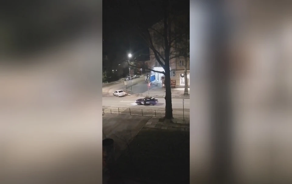 Житель Симферополя пожаловался на громкую музыку в автомобилях, проезжающих по ночам мимо МКД. Фото: скриншот из видео