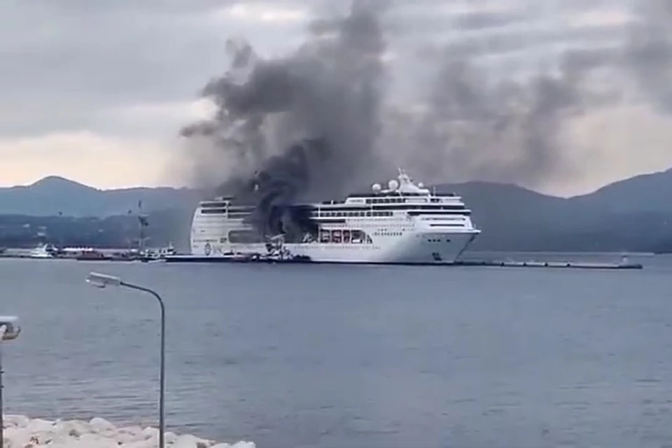 Белорусов спасли с горящего круизного лайнера у острова Корфу. Фото: стоп-кадр | видео YouTube @cloutchaser_69