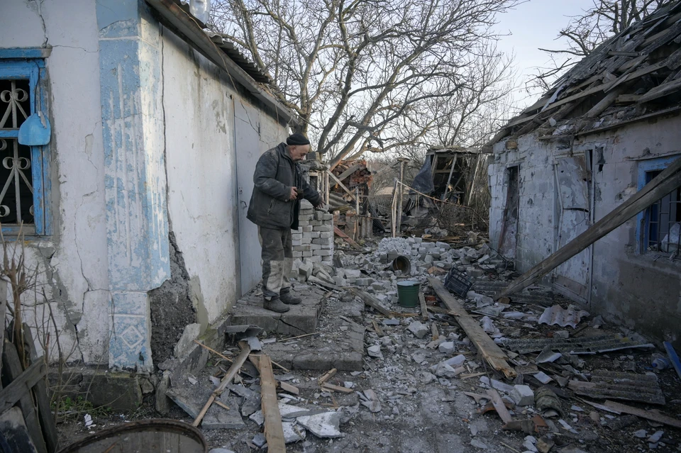 В результате агрессии киевских боевиков погибли два мирных жителя, разрушены 5 жилых домов".
