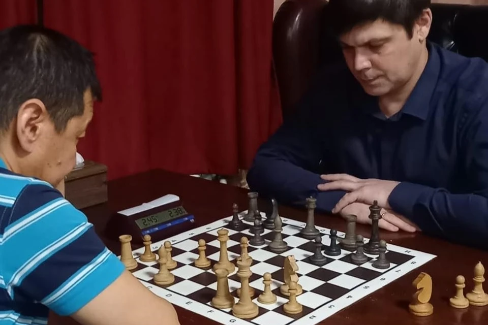 В турнире по бильярду и шахматам бильярду приняли участие 10 человек