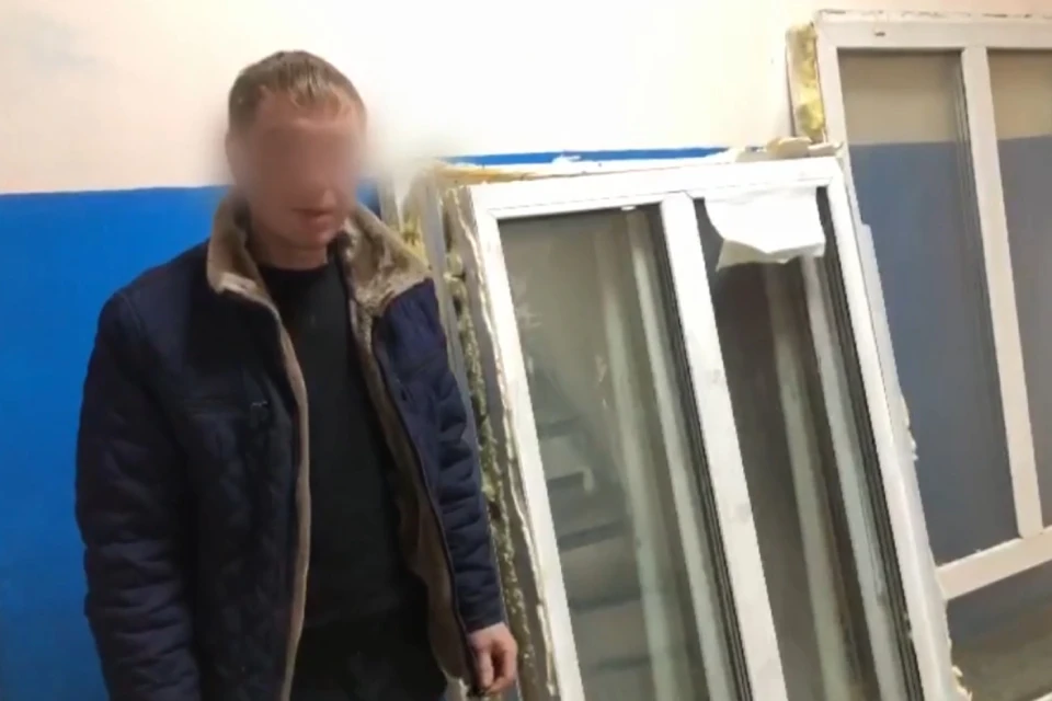 Санный спорт по-сибирски: двое грабителей из Тайшета похитили окна и везли их на санях по центру города