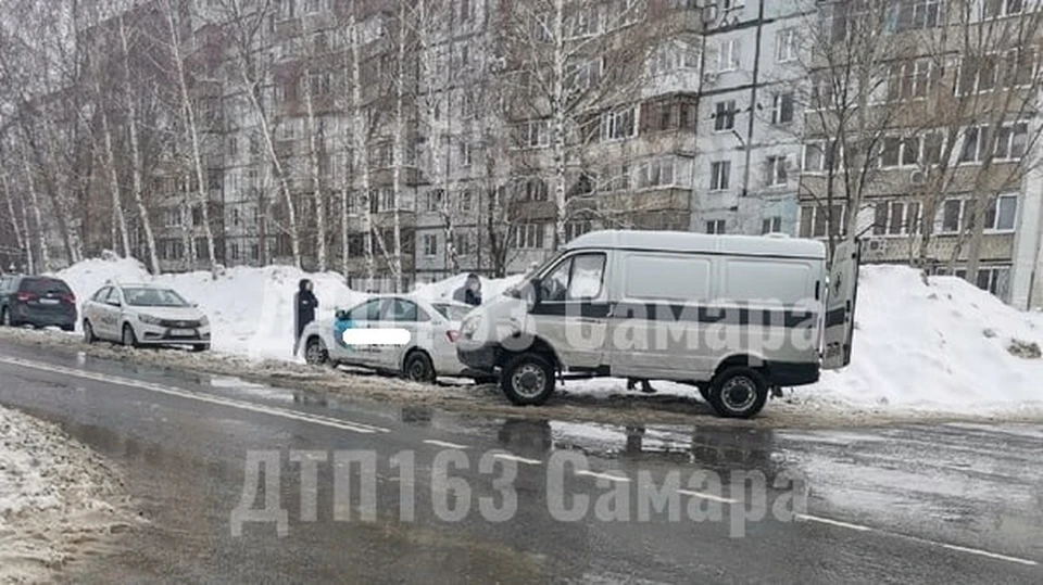 Автомобиль с трупом внутри был припаркован возле одного из домов на ул. Тополей / Фото: ДТП 163 Самара