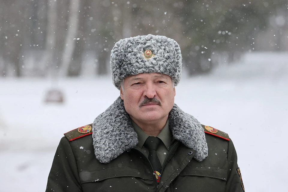 Лукашенко собирает экстренное совещание с руководством военного ведомства.