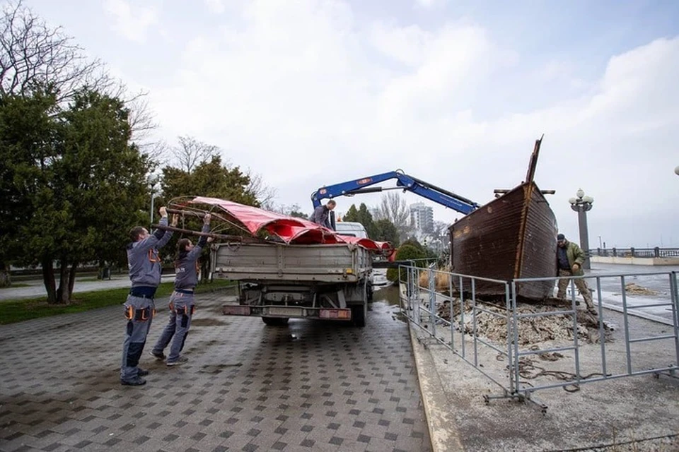 На реставрацию парусника уйдет месяц. Фото: пресс-служба администрации Анапы