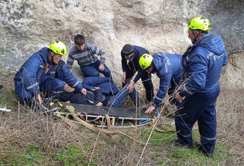 Под Бахчисараем мужчина сорвался с 15-метровой скалы. Фото: mchs.rk.gov.ru