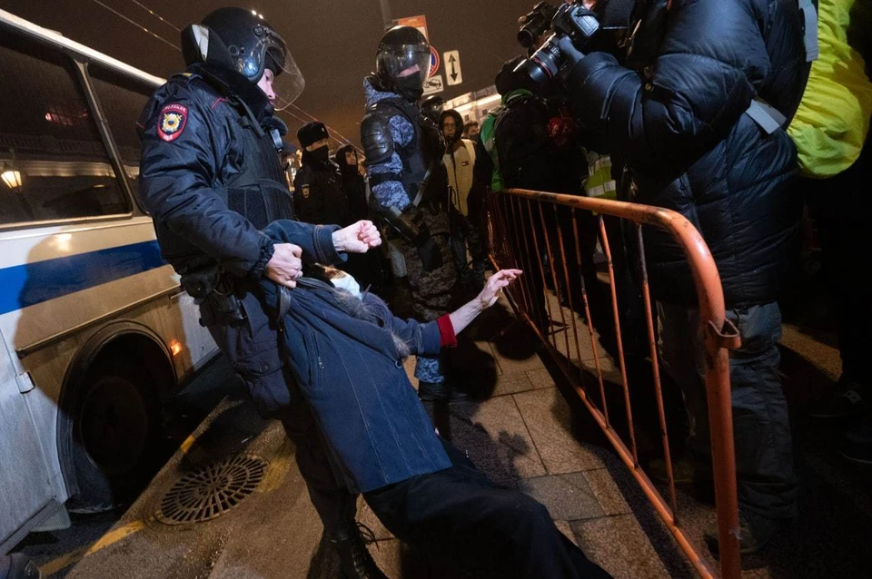 96 административных дел поступило в суды Петербурга после незаконного митинга 24 февраля