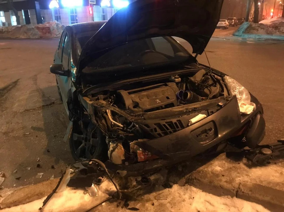 Водитель легковушки пострадал в ДТП. Фото - ГУ МВД России по Самарской области