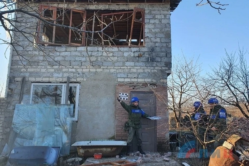 Украинские военные продолжают обстреливать Республики Донбасса. Фото: ЛИЦ