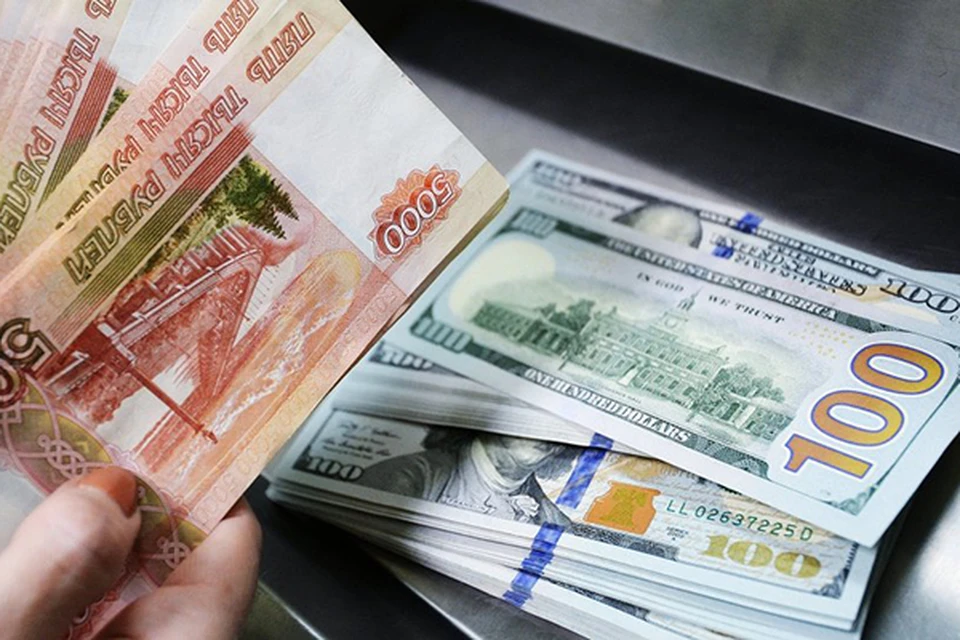 Отключение России от SWIFT затруднит участие российских банков в международных операциях, в том числе по денежным переводам и сопровождению экспорта.