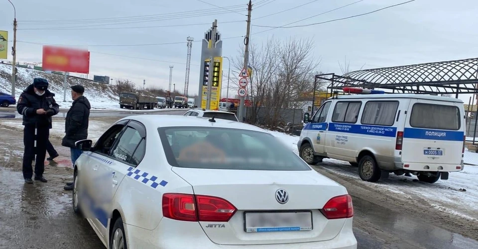 Полицейские проверили таксистов