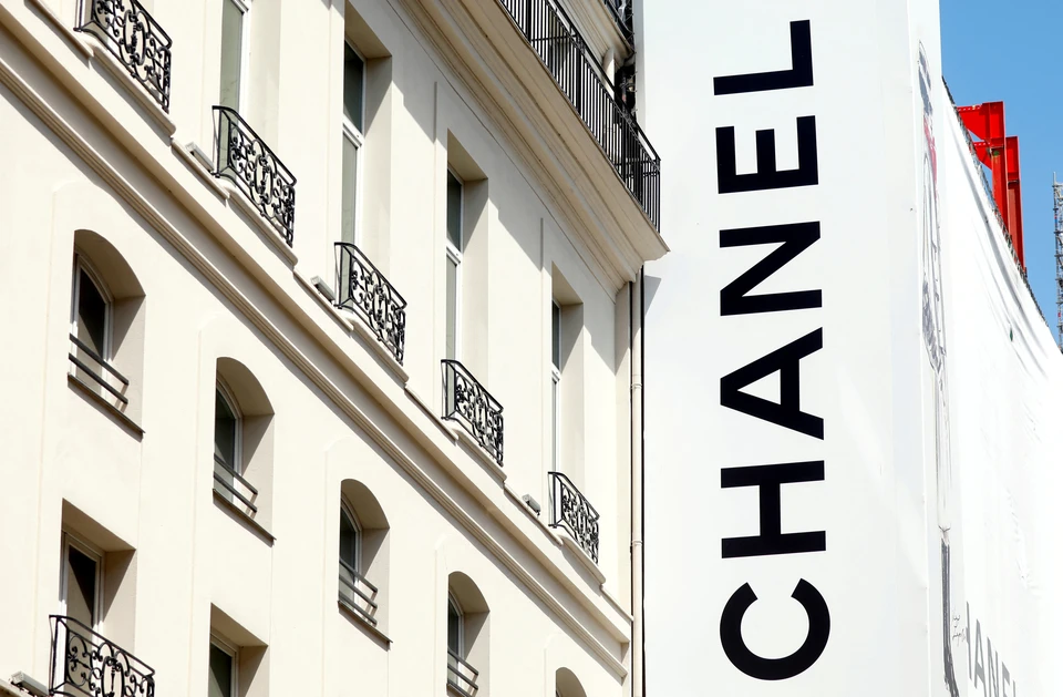 Chanel с 4 марта приостановило работу 17 бутиков.